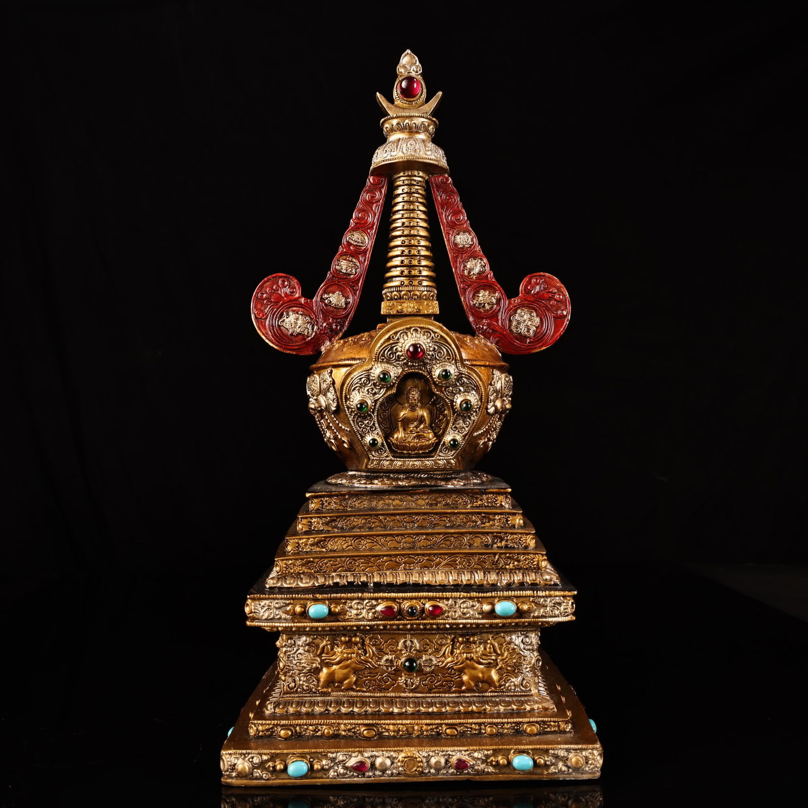 A Tibetan-style Buddhist pagoda from the Qing Dynasty with gold and silver engraved and painted: A Tibetan-style pagoda in gold and silver carved and painted with gold and silver from the Qing Dynasty SIZE: W:1900g H:33cm W:15cm (The Dimensions Of All Batches Are Manually Measured.If You Need Mor