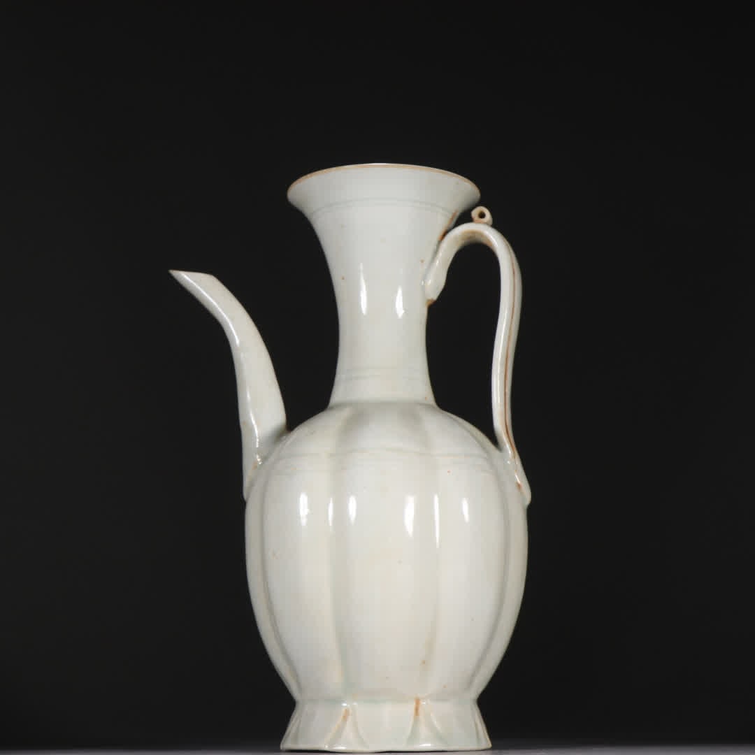 A Song dynasty celadon celadon gourd-edged ewer: Song dynasty ying celadon gourd-edged ewer SIZE: H:21cm W:13.5cm (The Dimensions Of All Batches Are Manually Measured.If You Need More Detailed Information, Please Contact Our Customer Service Before 