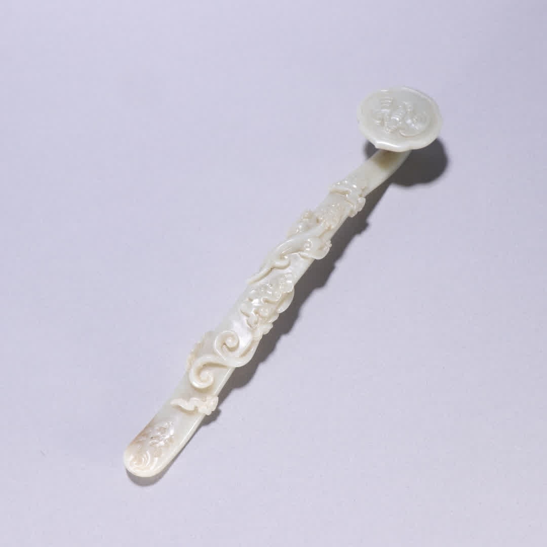 A Qing dynasty Hetian jade bat-patterned ruyi handle (1 of 9)