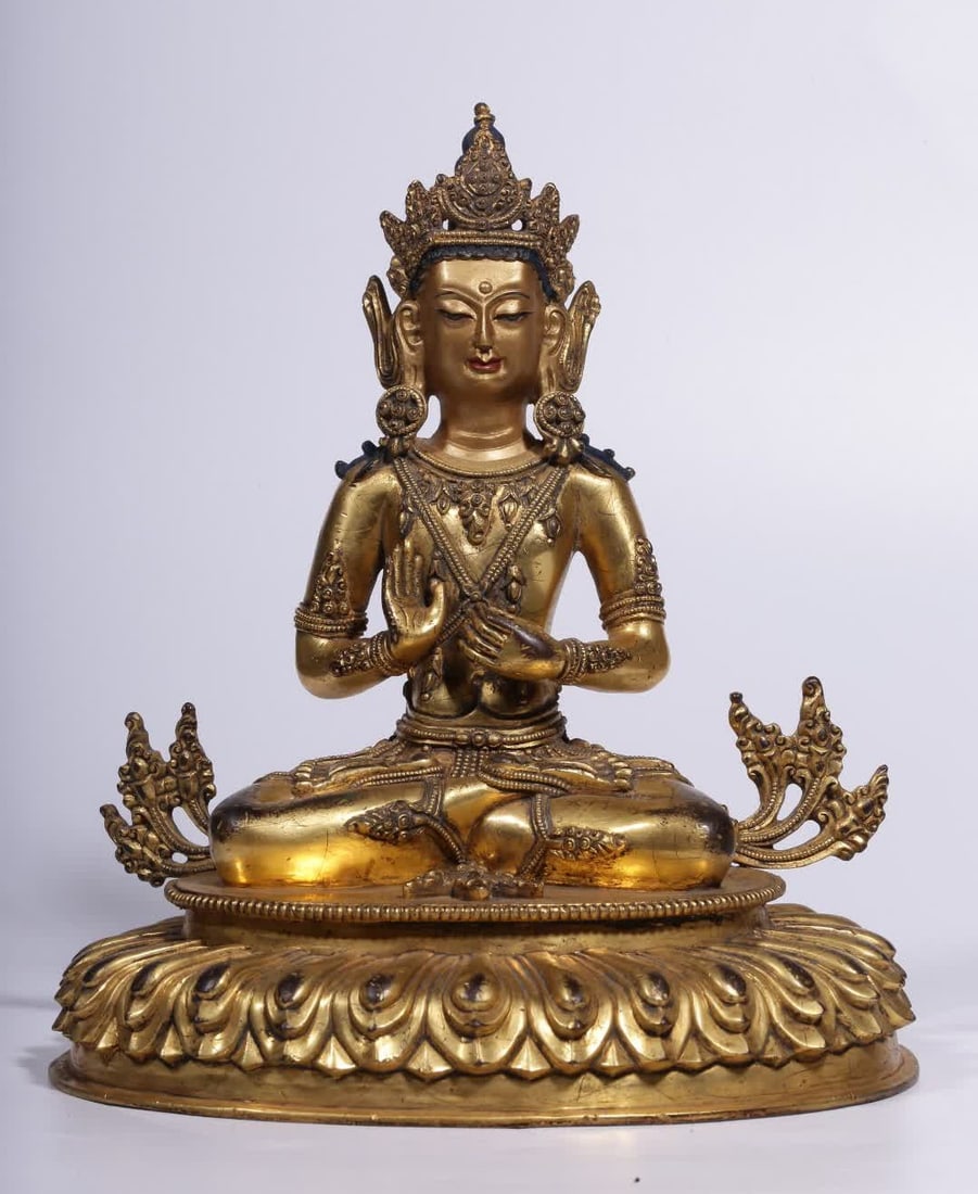 A Qing Dynasty gilt bronze seated Vairocana Buddha (1 of 8)