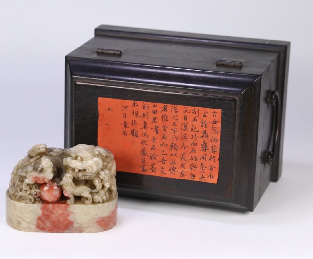 A Qing Dynasty seal with a hibiscus stone lion knob on Shoushan, Fujian (1 of 9)