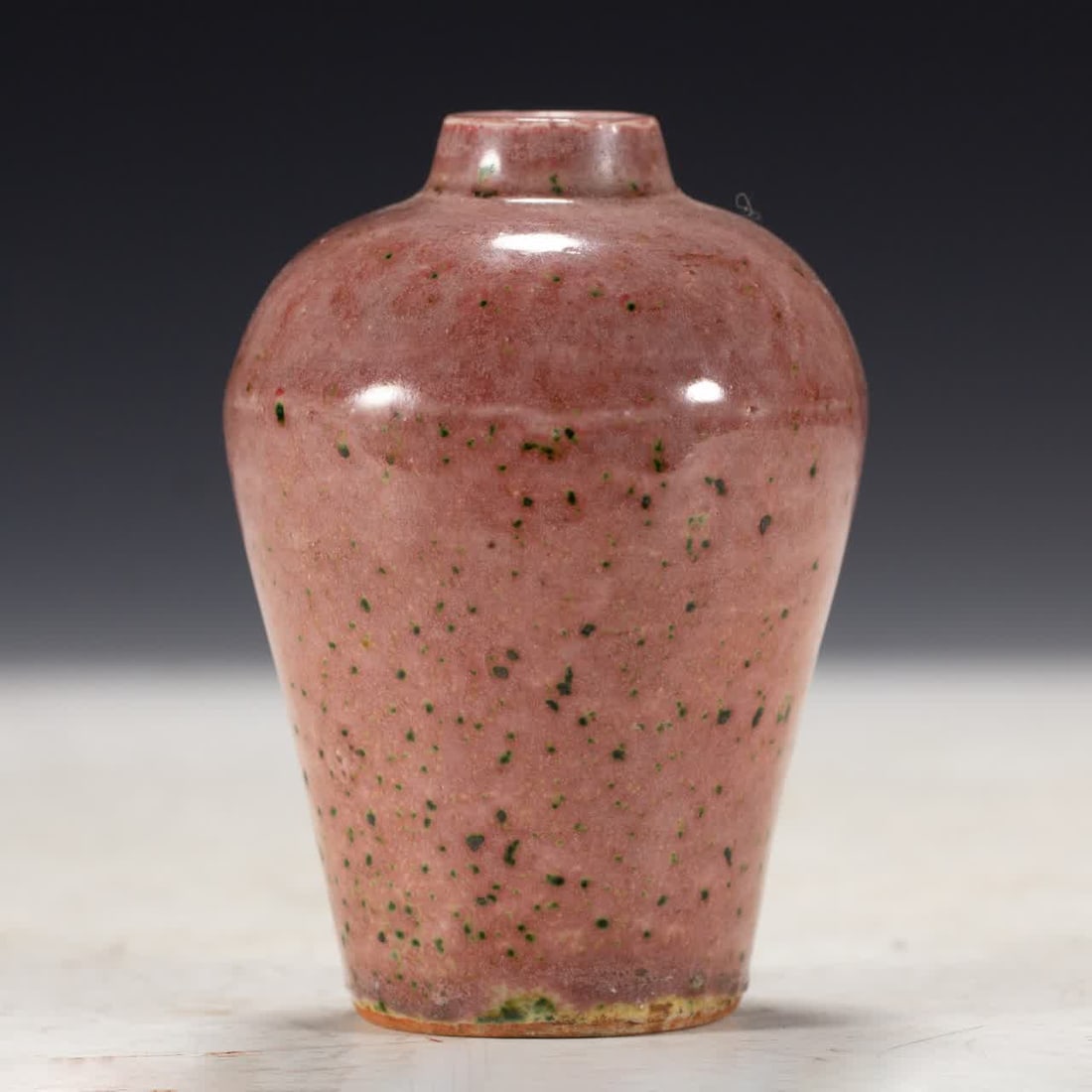 One is a Qing Dynasty kiln-glazed vase: A kiln-glazed vase in the Qing Dynasty SIZE: L:6.5cm W:6.5cm H:9.5cm W:140g (The Dimensions Of All Batches Are Manually Measured.If You Need More Detailed Information, Please Contact Our Customer Serv