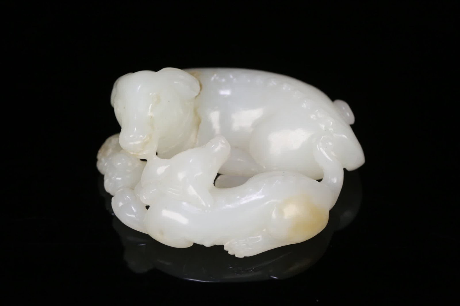 One piece of Hetian jade parent-child wealth auspicious carving: Hetian jade mother and child wealth carving piece SIZE: 6x5.2x2.7cm W:71.5g (The Dimensions Of All Batches Are Manually Measured.If You Need More Detailed Information, Please Contact Our Customer Serv