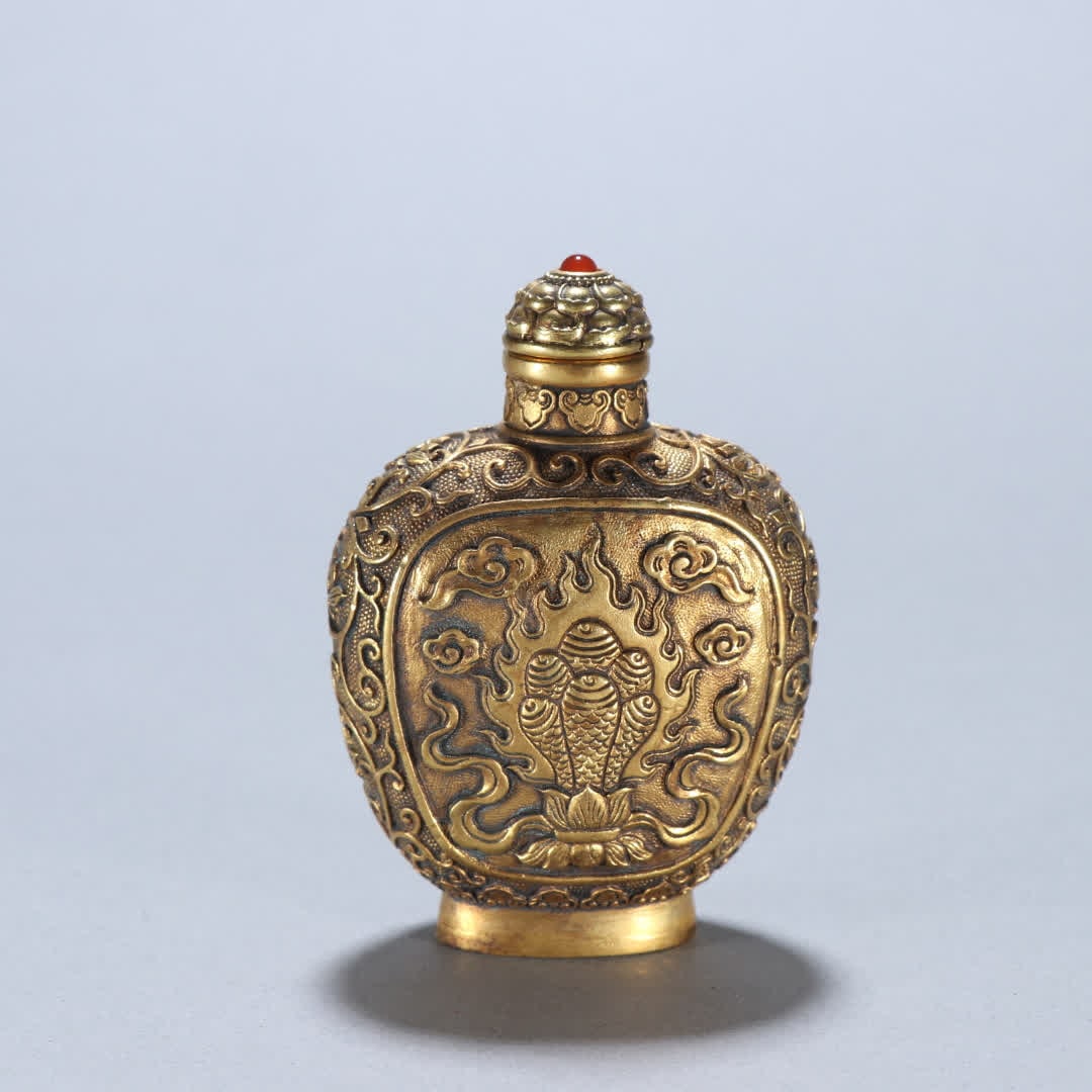 A Qing Dynasty bronze gilt snuff bottle with eight-treasure motif: Qing Dynasty bronze gilt eight-treasure pattern snuff bottle SIZE: H:7.6cm W:5.2cm W:113.7g (The Dimensions Of All Batches Are Manually Measured.If You Need More Detailed Information, Please Contact O
