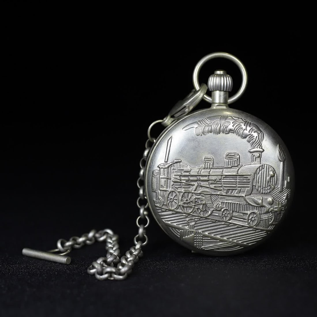 A late Qing dynasty silver-engraved two-and-a-half-hand movement pocket watch: Late Qing Dynasty silver-engraved two-and-a-half-hand movement pocket watch SIZE: D:5.5cm (The Dimensions Of All Batches Are Manually Measured.If You Need More Detailed Information, Please Contact