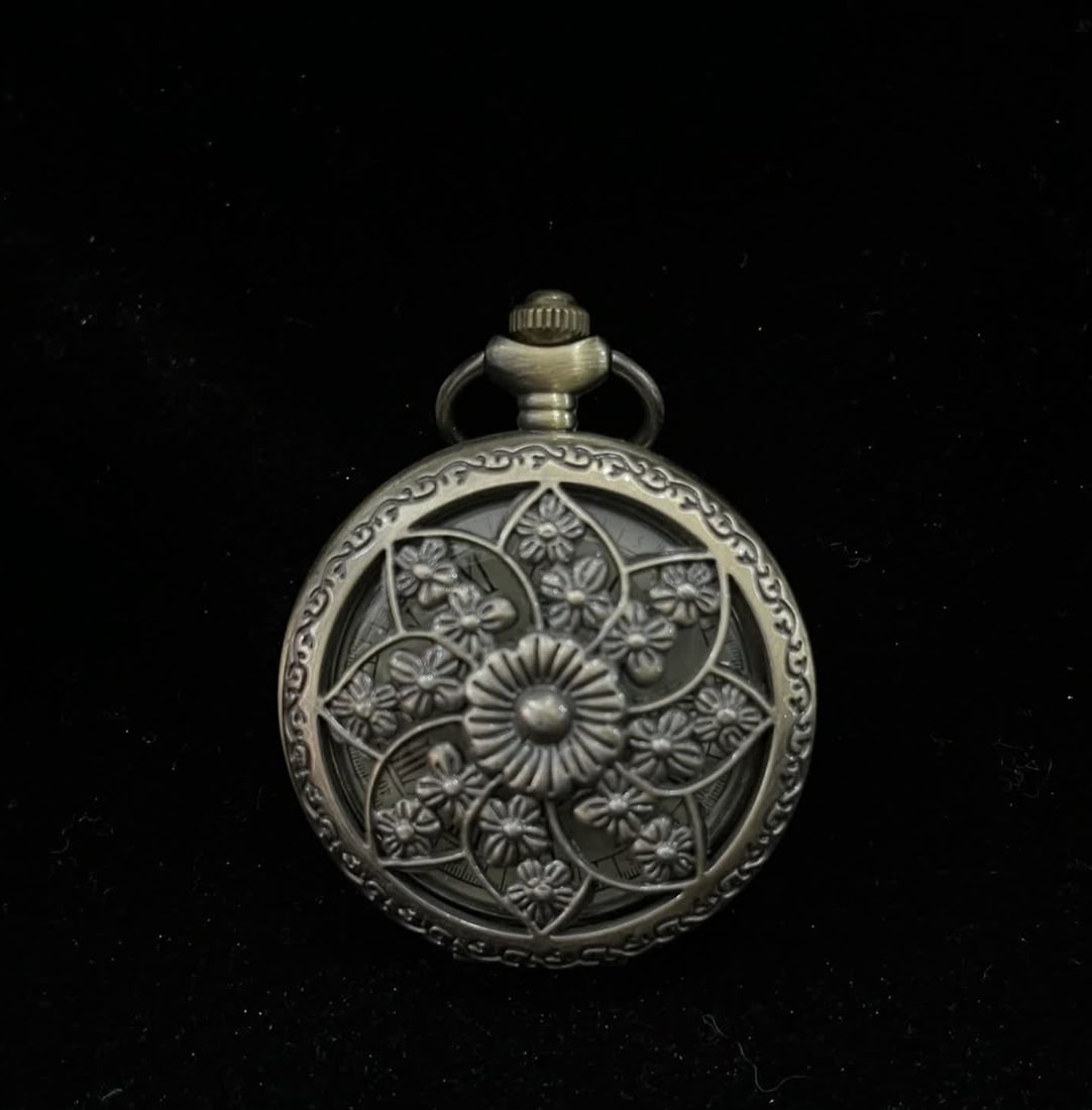 A pocket watch titled 'Blooming Flowers of the Late Qing Dynasty' and 'Wealth and Wealth' single: In the late Qing dynasty, flowers bloom and wealth blooms, a single relief opens a pocket watch SIZE: D:45mm (The Dimensions Of All Batches Are Manually Measured.If You Need More Detailed Information,
