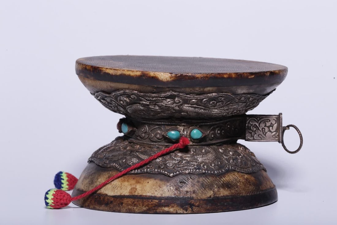 A Qing Dynasty silver-inlaid turquoise agate Gabala drum: Qing Dynasty silver-inlaid turquoise agate Gabala drum SIZE: H:8.5cm L:12.5cm W:10.5cm W:318g (The Dimensions Of All Batches Are Manually Measured.If You Need More Detailed Information, Please Contact