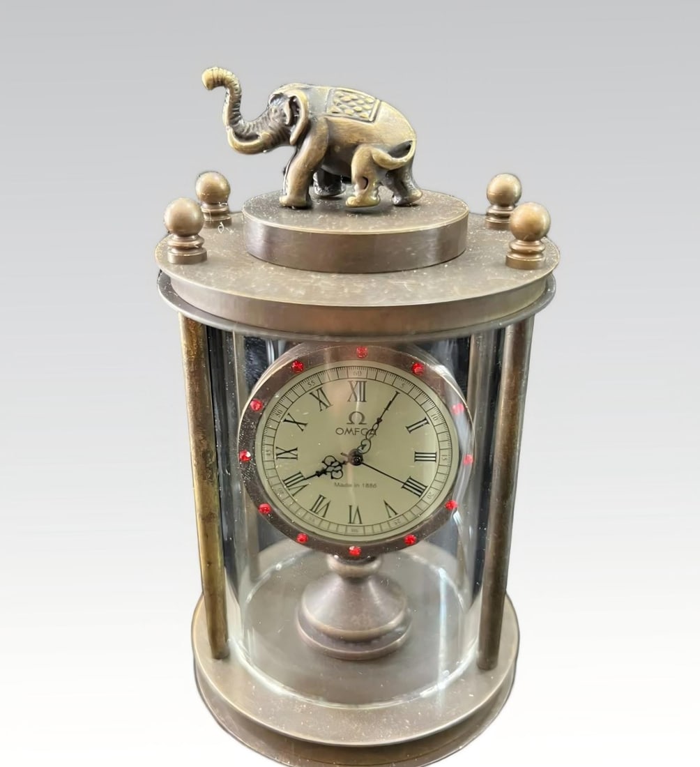 A late Qing dynasty gilt copper German five-tone mechanical clock: Late Qing Dynasty copper gilt German five-tone mechanical clock SIZE: H:95cm W:45cm L:45cm (The Dimensions Of All Batches Are Manually Measured.If You Need More Detailed Information, Please Contact Ou