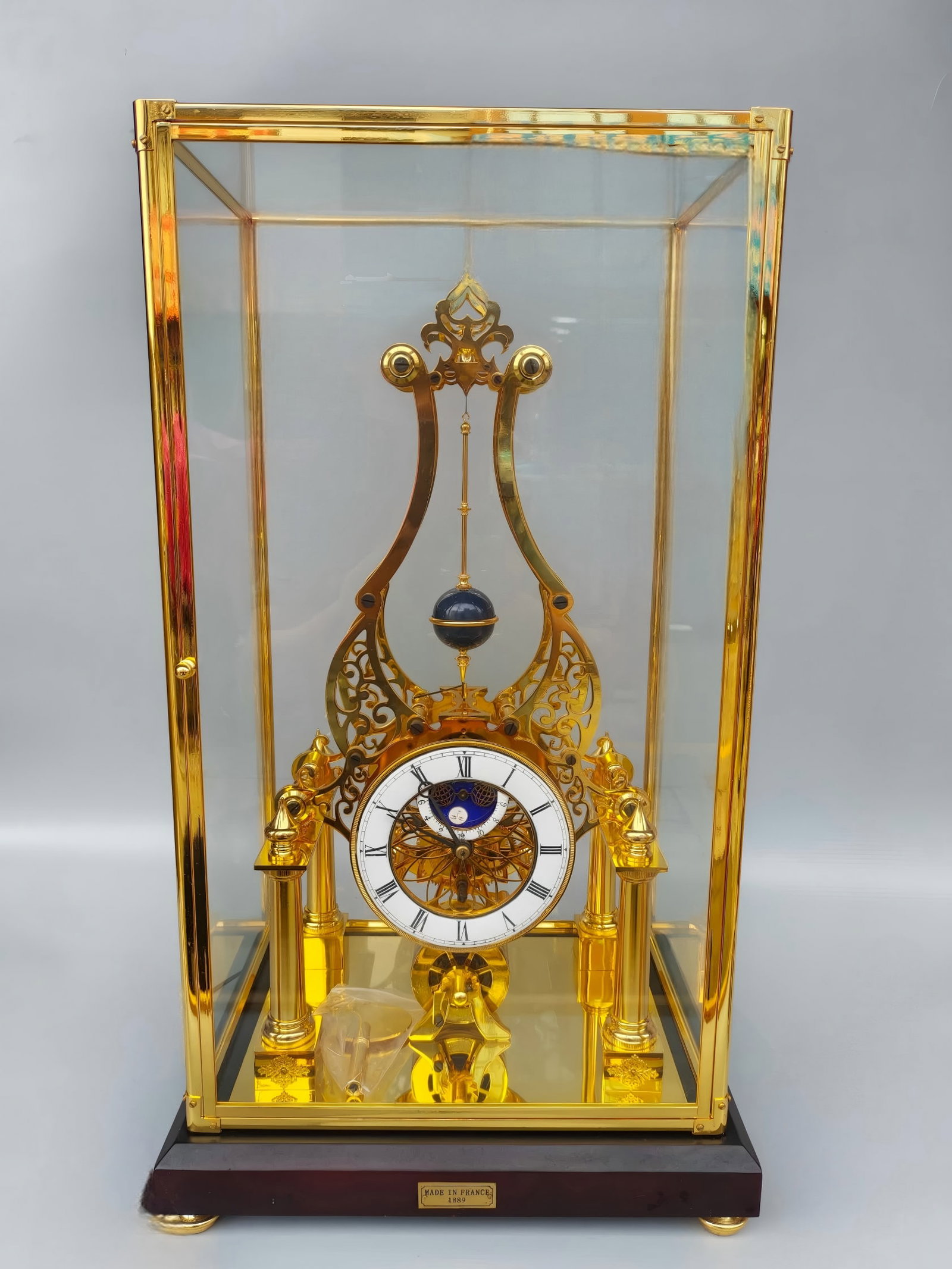A late Qing dynasty gilt bronze rotating globe clock: A late Qing dynasty gilded bronze rotating globe clock SIZE: 58x33x26cm (The Dimensions Of All Batches Are Manually Measured.If You Need More Detailed Information, Please Contact Our Customer Service 