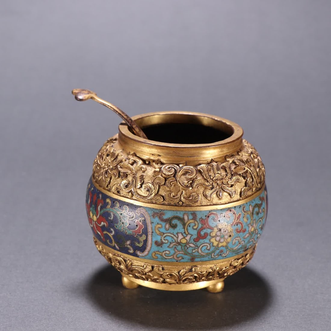 A Qing Dynasty copper gilt cloisonne water basin with entwined floral patterns (1 of 9)