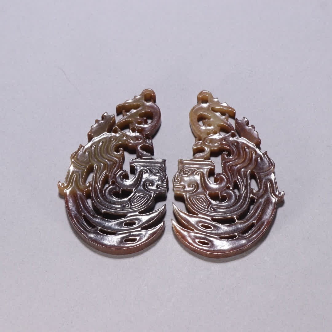 A pair of Hetian jade figures and black bird pendants: A pair of Hetian jade figurines and black birds were worn together SIZE: H:9.9cm W:5.8cm Total W:105.1g (The Dimensions Of All Batches Are Manually Measured.If You Need More Detailed Information, Plea