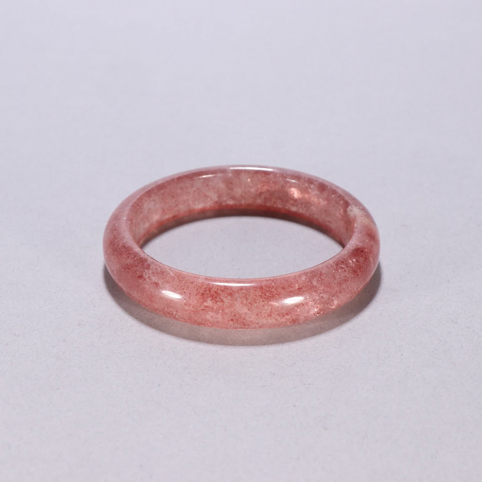 A strawberry quartz bracelet: Strawberry quartz bracelet SIZE: Inner diameter 5.8cm W: 1.4cm W: 48.5g (The Dimensions Of All Batches Are Manually Measured.If You Need More Detailed Information, Please Contact Our Customer Service 