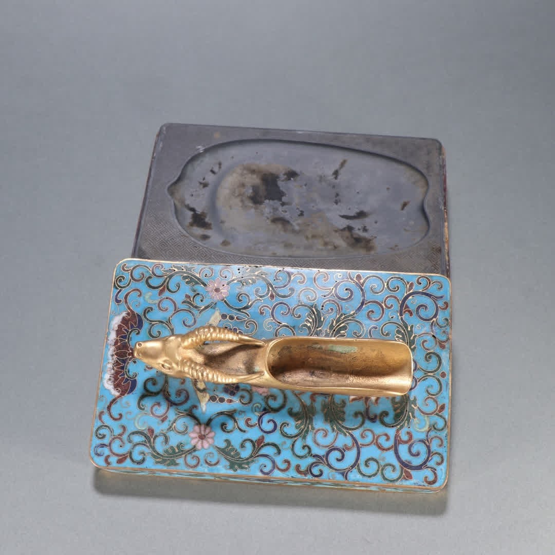 A set of Qing Dynasty gilt bronze cloisonne inkstone set: Qing Dynasty bronze gilt cloisonne set inkstone SIZE: H:7.5cm W:15.7cm W:1324.5g (The Dimensions Of All Batches Are Manually Measured.If You Need More Detailed Information, Please Contact Our Customer
