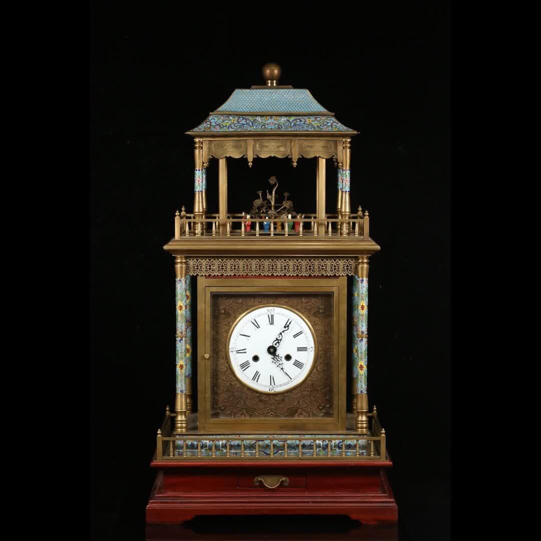 A late Qing dynasty cloisonne hand clock: A late Qing dynasty cloisonne hand clock SIZE: H:97x50x32cm (The Dimensions Of All Batches Are Manually Measured.If You Need More Detailed Information, Please Contact Our Customer Service Before Biddi