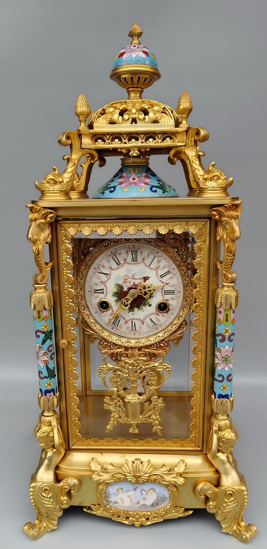 A late Qing dynasty gilt hand clock: A late Qing gilded bell SIZE: 60x28x26cm (The Dimensions Of All Batches Are Manually Measured.If You Need More Detailed Information, Please Contact Our Customer Service Before Bidding.)