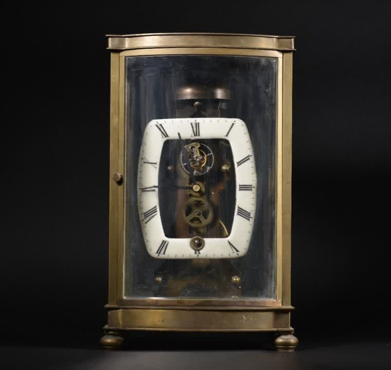 A twentieth-century German brass four-column perspective pavilion clock: 20th century German brass four-column perspective pavilion clock SIZE: H:25cm (The Dimensions Of All Batches Are Manually Measured.If You Need More Detailed Information, Please Contact Our Customer Se