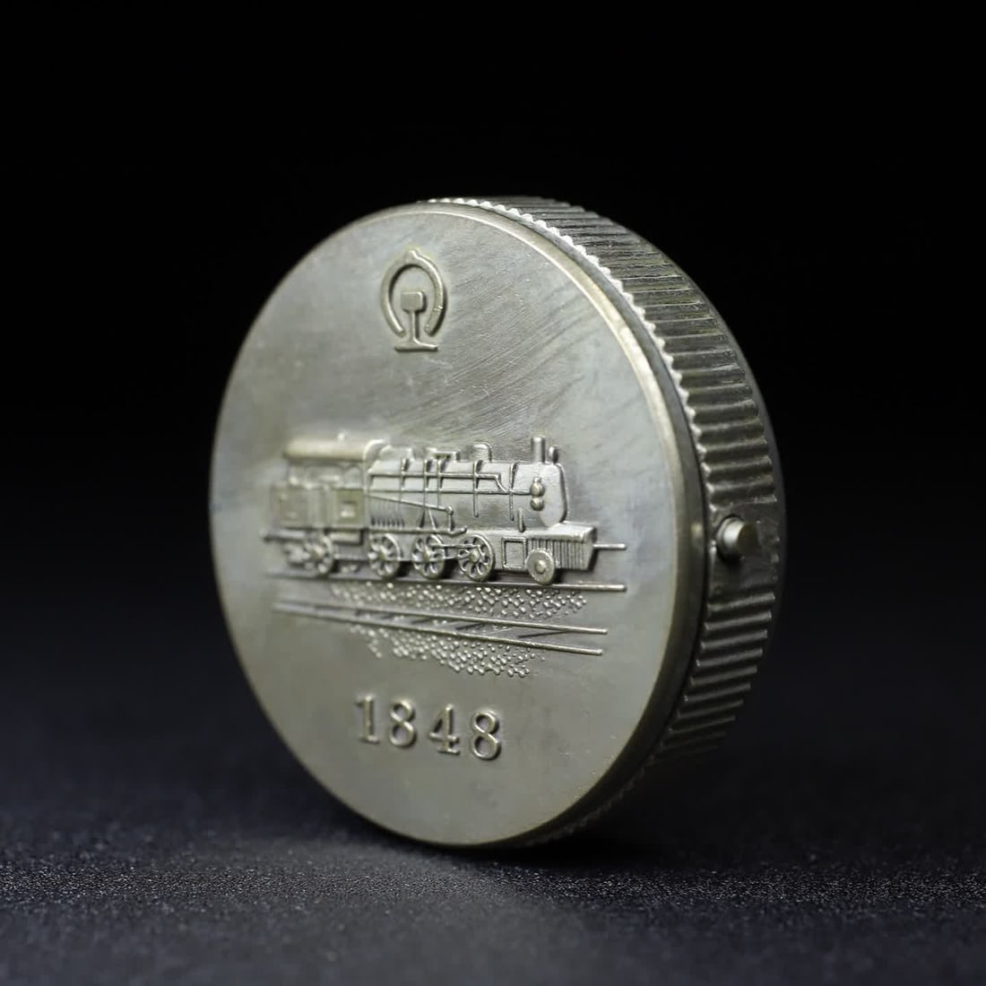 A late Qing dynasty copper pocket watch with two and a half hand movements: Late Qing dynasty copper pocket watch with two-and-a-half-hand movement SIZE: D:6cm (The Dimensions Of All Batches Are Manually Measured.If You Need More Detailed Information, Please Contact Our Custo