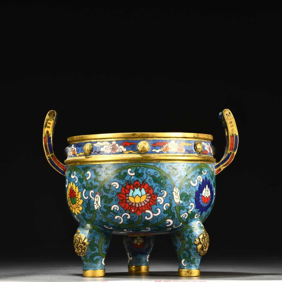 One piece of cloisonne incense burner with entwined lotus patterns: Cloisonne incense burner with entwined lotus patterns SIZE: H:15.5cm Ear pitch 16cm W:1764g (The Dimensions Of All Batches Are Manually Measured.If You Need More Detailed Information, Please Contact O