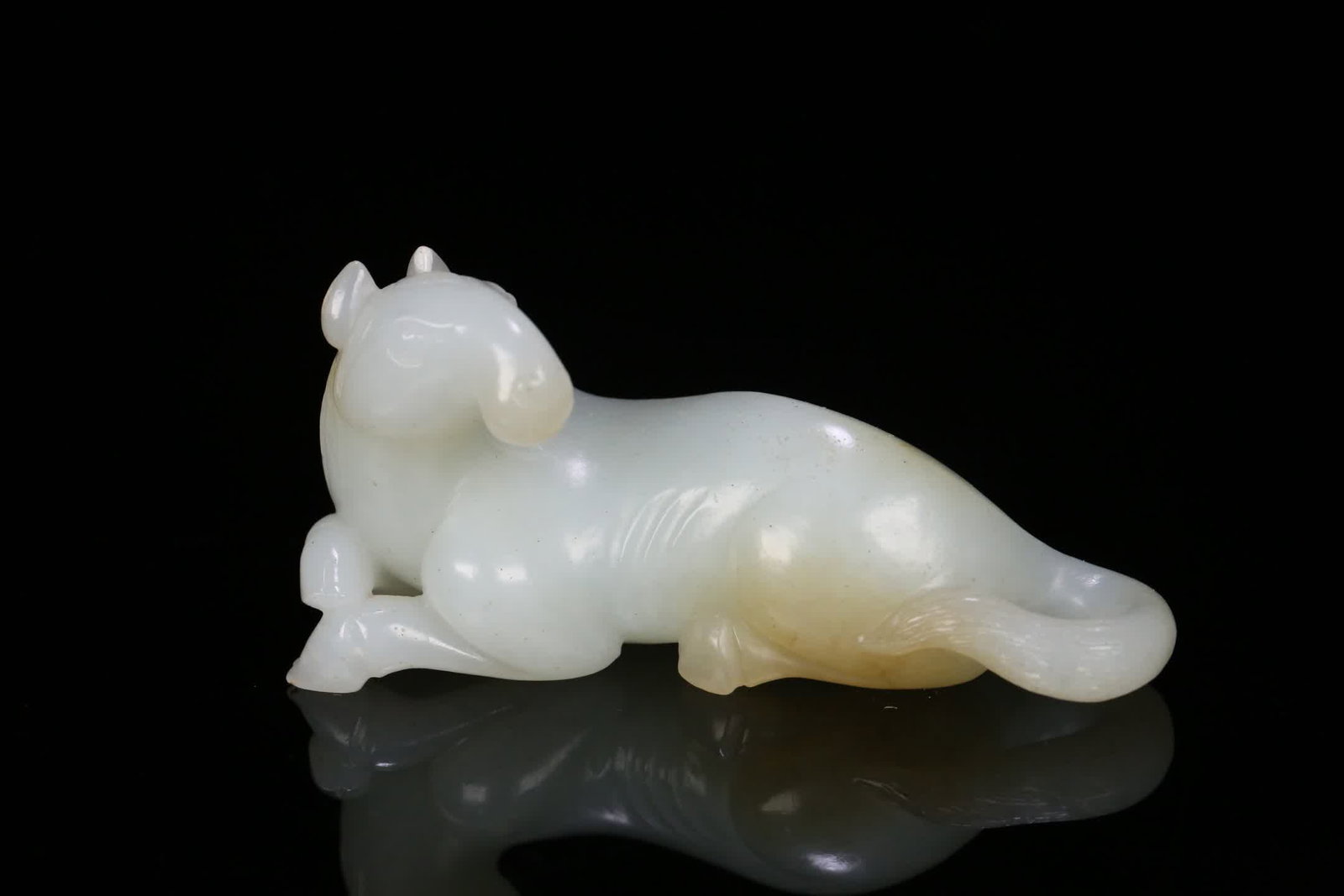 A Qing Dynasty Hetian jade reclining horse ornament: Qing Dynasty Hetian jade reclining horse ornament SIZE: 8.8x3x4.2cm W:109.3g (The Dimensions Of All Batches Are Manually Measured.If You Need More Detailed Information, Please Contact Our Customer Ser