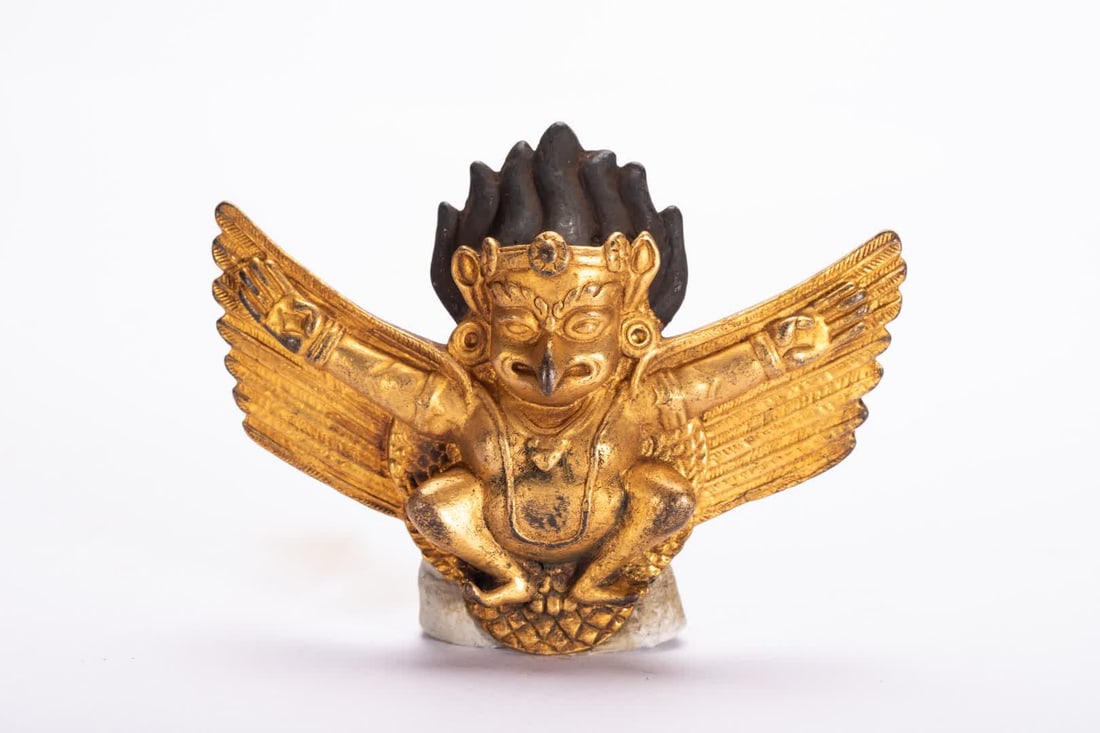 One is a Qing Dynasty gilt bronze roc: Qing Dynasty gilt bronze roc bird SIZE: L:9cm W:7cm W:100g (The Dimensions Of All Batches Are Manually Measured.If You Need More Detailed Information, Please Contact Our Customer Service Before Biddin