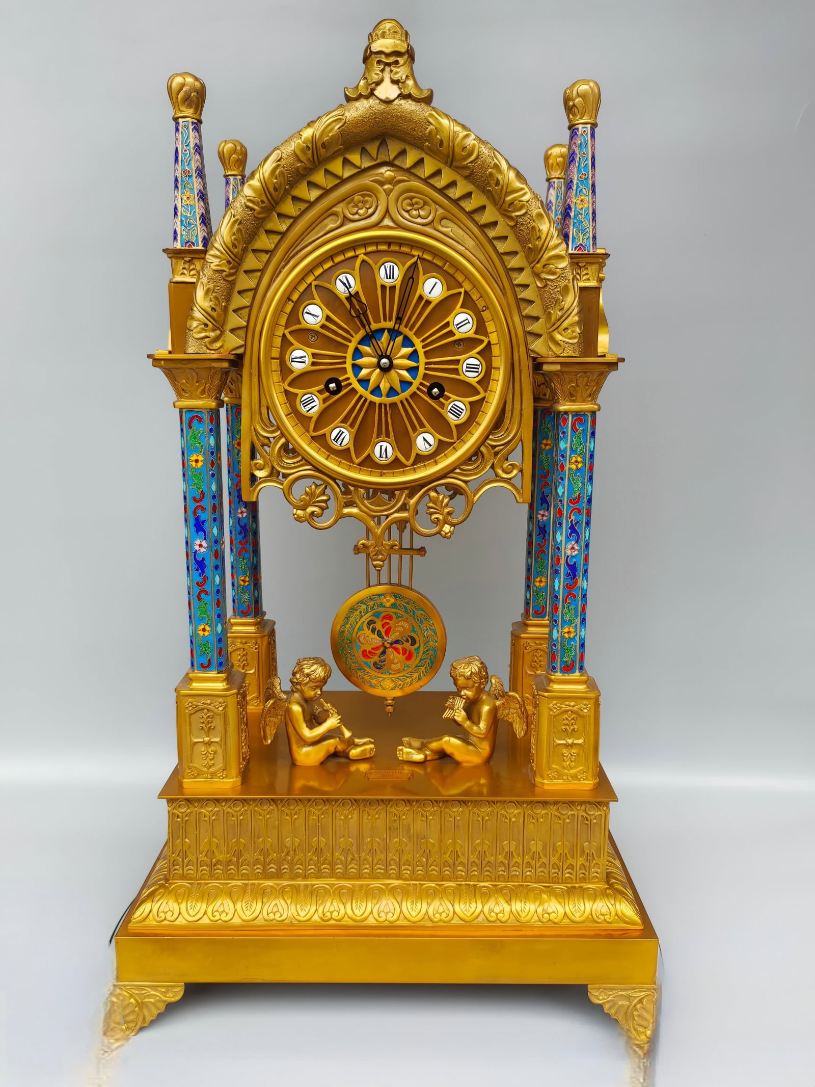 A late Qing dynasty European-style cloisonne old hand clock: A late Qing dynasty European-style cloisonne old hand clock SIZE: 38x26x68cm (The Dimensions Of All Batches Are Manually Measured.If You Need More Detailed Information, Please Contact Our Customer Ser