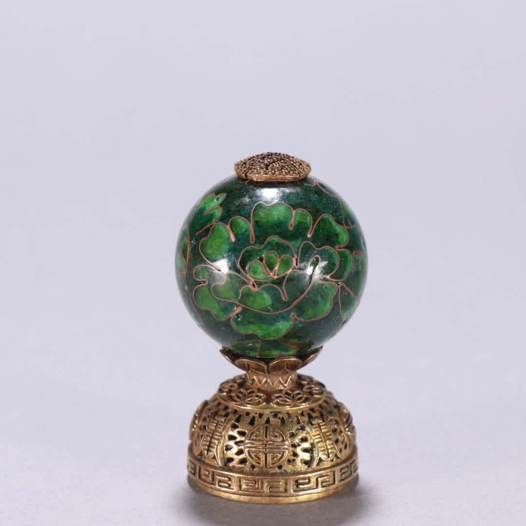 A copper-gilt cloisonne hat top: Bronze gilt cloisonne cap top SIZE: H: 5.3cm Bead diameter 3cm W: 44.1g (The Dimensions Of All Batches Are Manually Measured.If You Need More Detailed Information, Please Contact Our Customer Service 