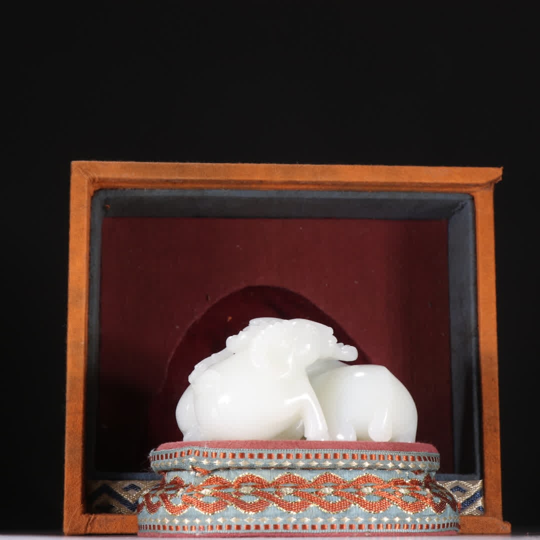 A Qing Dynasty Hetian jade carved piece of double sheep: Qing Dynasty Hetian jade double goat carving SIZE: H:4.8cm W:8.2cm W:302.1g (The Dimensions Of All Batches Are Manually Measured.If You Need More Detailed Information, Please Contact Our Customer Serv