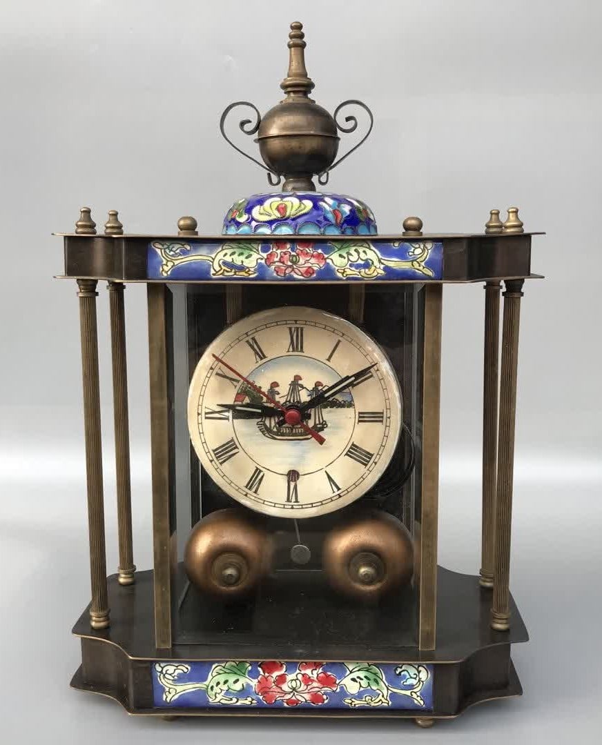 A late Qing dynasty bronze mechanical old hand clock: Old bronze mechanical hand clock from the late Qing dynasty SIZE: 20x9x28cm (The Dimensions Of All Batches Are Manually Measured.If You Need More Detailed Information, Please Contact Our Customer Serv