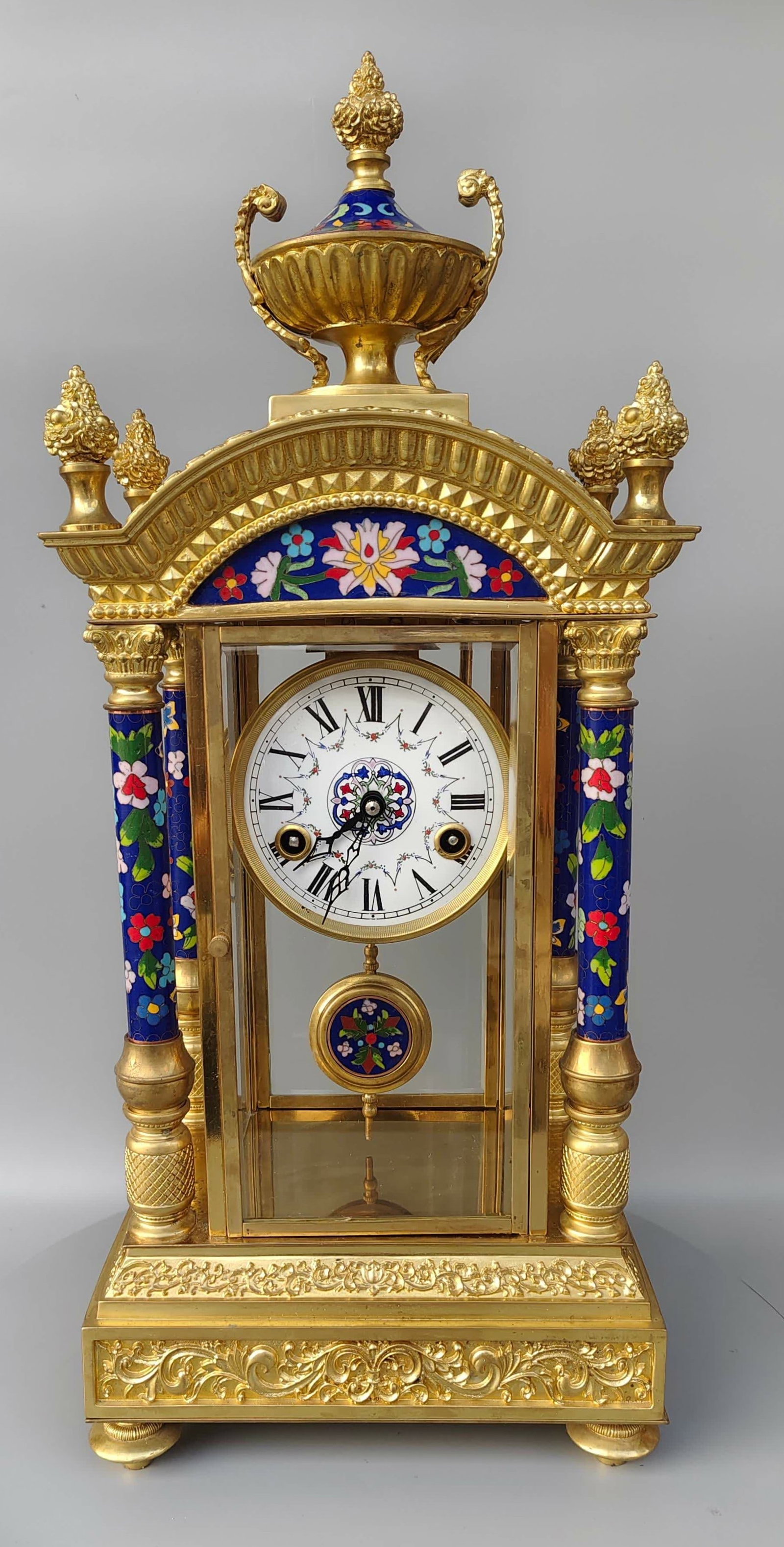 A late Qing dynasty ceramic dial bronze table clock: Late Qing Dynasty ceramic dial bronze table clock SIZE: 56x25x17cm (The Dimensions Of All Batches Are Manually Measured.If You Need More Detailed Information, Please Contact Our Customer Service Befor