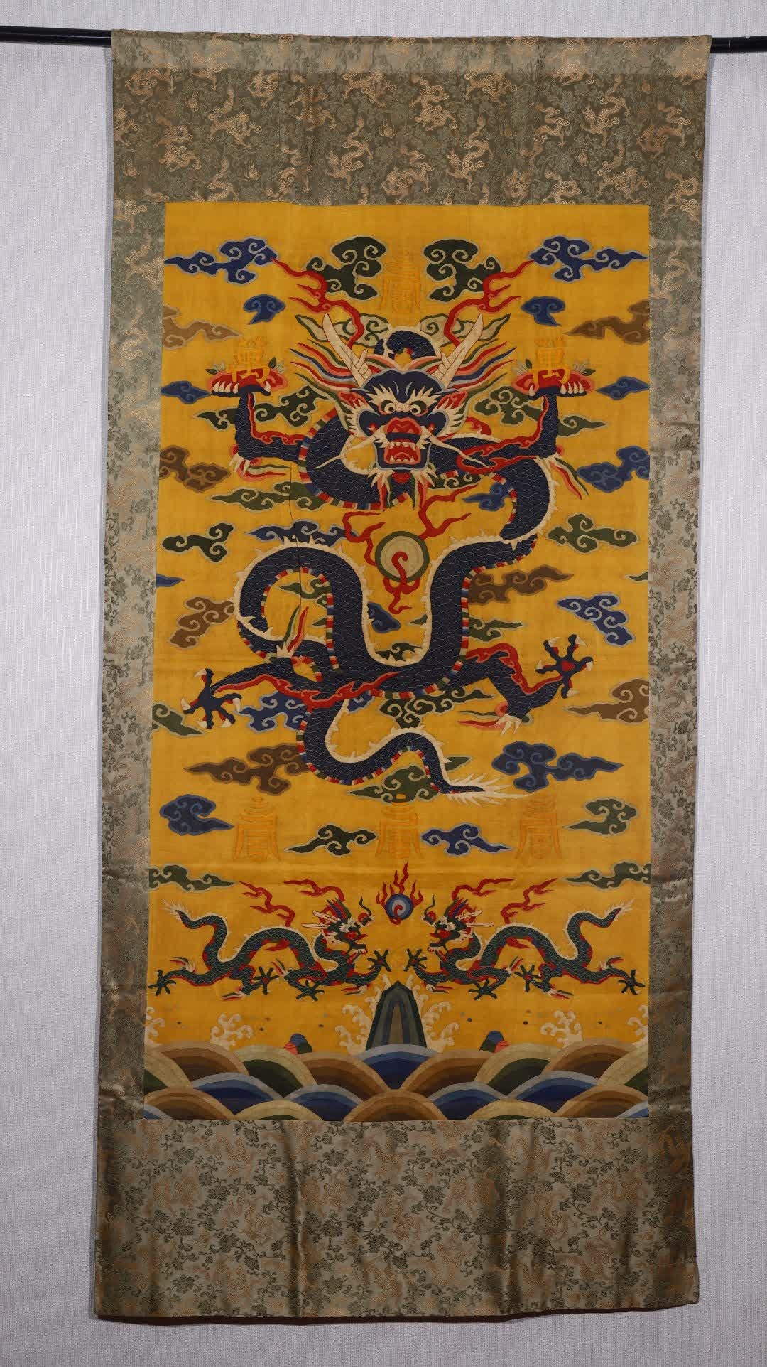 A Qing Dynasty kesi dragon-pattern embroidery piece: Qing Dynasty kesi dragon embroidery pieces SIZE: L:189cm W:90cm (The Dimensions Of All Batches Are Manually Measured.If You Need More Detailed Information, Please Contact Our Customer Service Before B