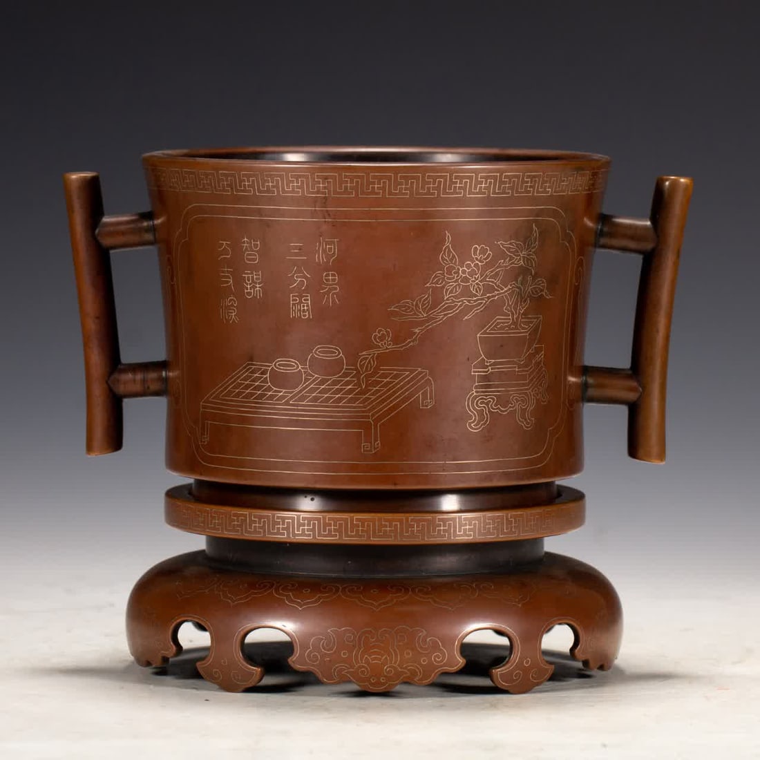 One Qing Dynasty bronze double-handled burner with inlaid gold: Qing Dynasty copper double-handled stove with inlaid gold SIZE: L:18cm W:13.5cm H:14.5cm W:3440g (The Dimensions Of All Batches Are Manually Measured.If You Need More Detailed Information, Please Cont