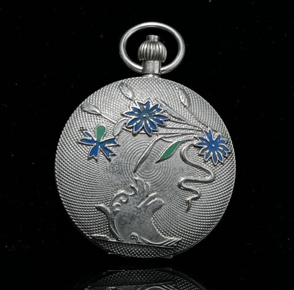 A late Qing dynasty enamel floral-themed pocket watch: Late Qing dynasty enamel floral-themed pocket watch SIZE: D:55mm (The Dimensions Of All Batches Are Manually Measured.If You Need More Detailed Information, Please Contact Our Customer Service Before 