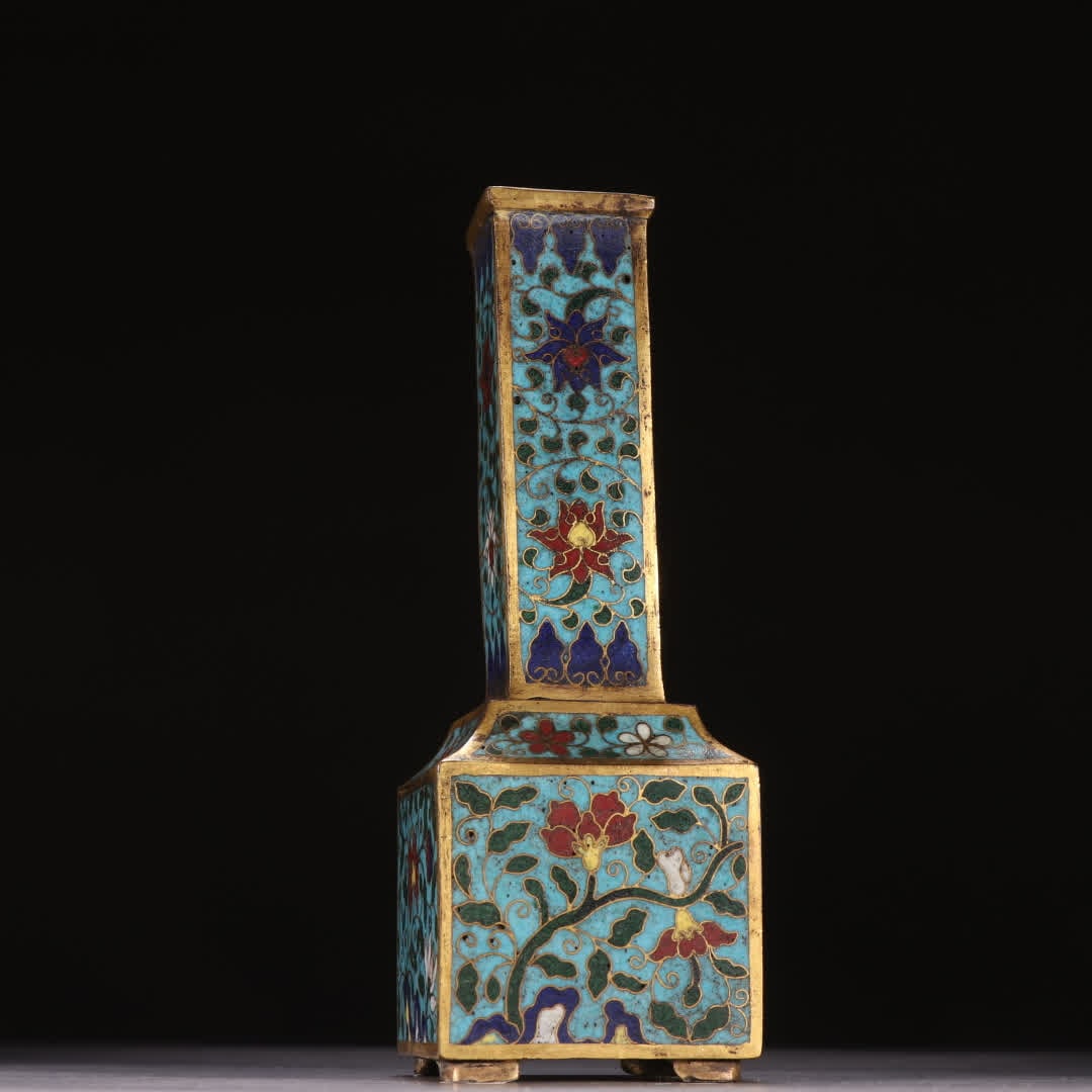 A Ming Dynasty gilt copper cloisonne square vase: Ming Dynasty gilt copper cloisonne square vase SIZE: H:14.7cm W:5.1cm W:351.9g (The Dimensions Of All Batches Are Manually Measured.If You Need More Detailed Information, Please Contact Our Customer S