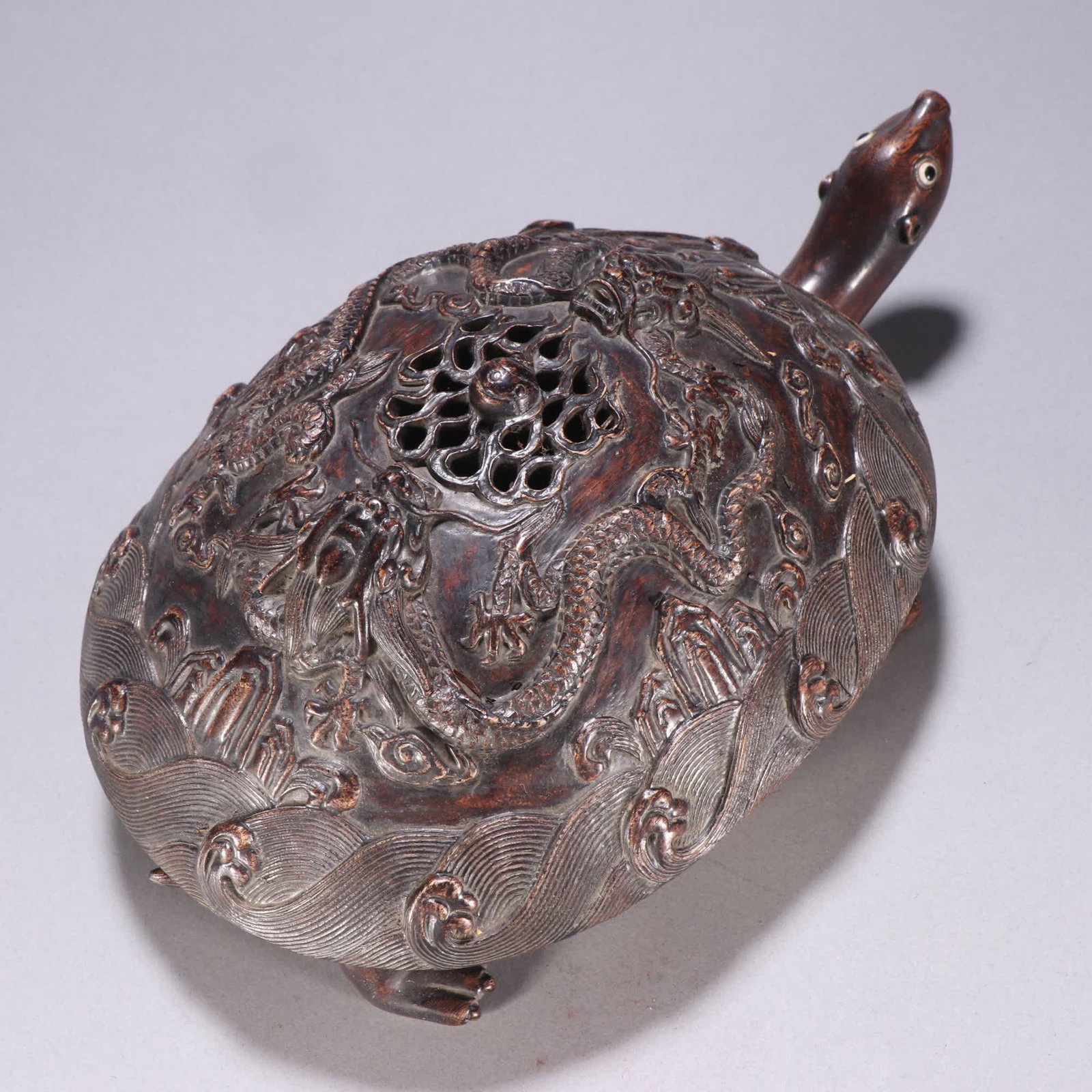 One piece: A turtle-shaped incense burner with two dragons playing with pearls and agarwood: Chenxiang incense burner shaped like a turtle with two dragons playing with pearls SIZE: H:12cm W:28cm W:496.9g (The Dimensions Of All Batches Are Manually Measured.If You Need More Detailed Informati