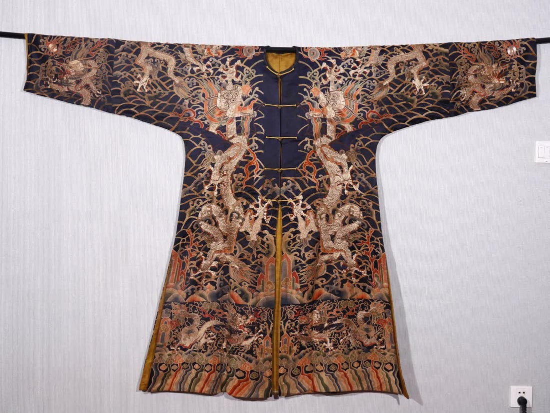 A Qing dynasty dragon robe embroidered with gold thread (1 of 9)