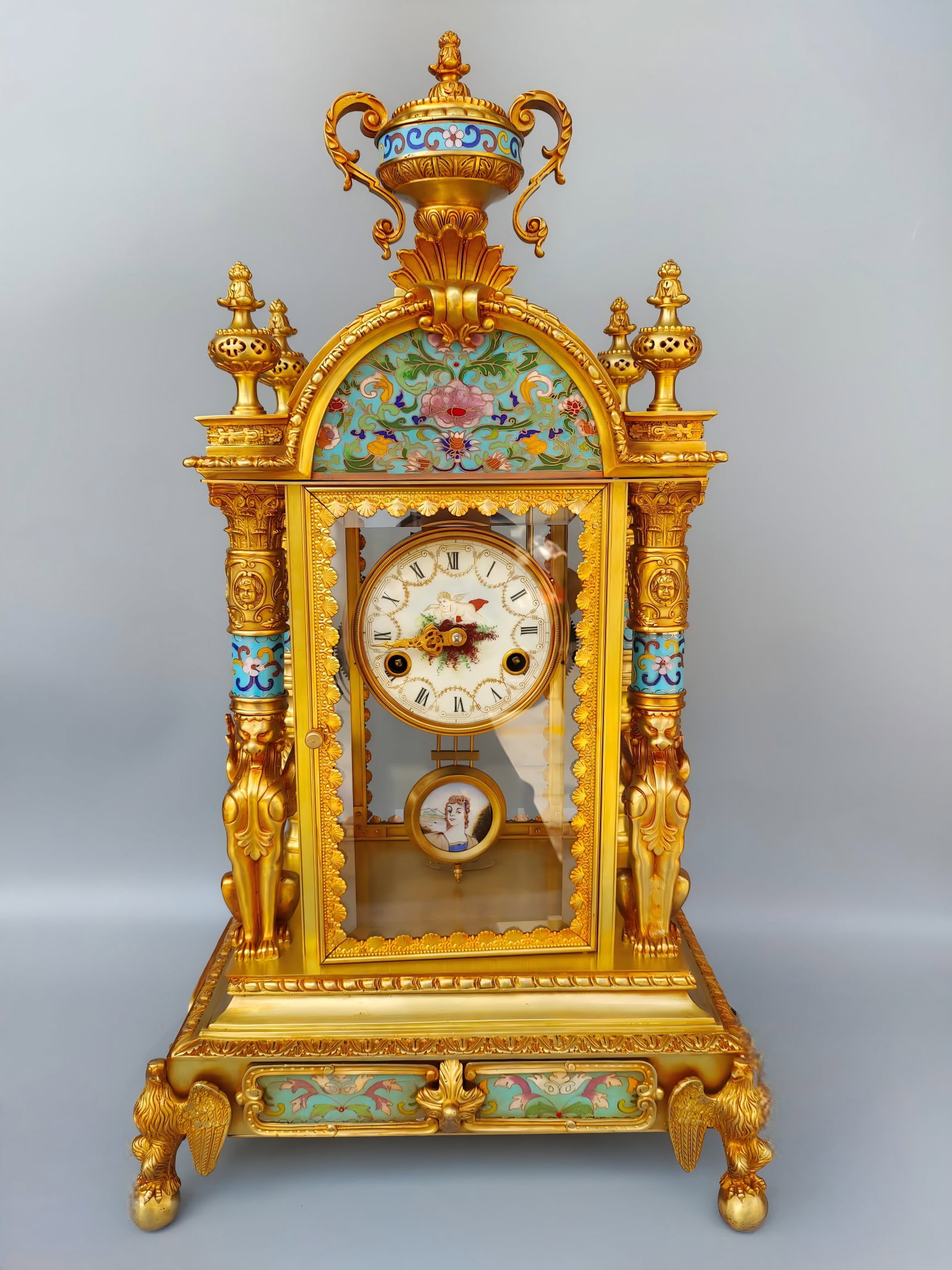 A late Qing dynasty cloisonne enamel mechanical table clock: Late Qing dynasty cloisonne enamel mechanical table clock SIZE: 36x26x66cm (The Dimensions Of All Batches Are Manually Measured.If You Need More Detailed Information, Please Contact Our Customer Servi