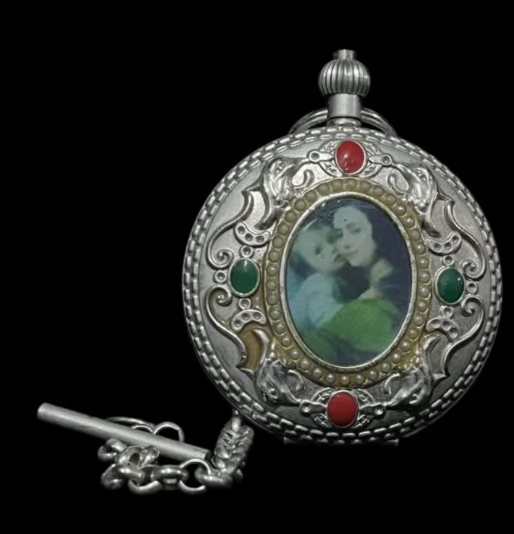 A late Qing dynasty double-open pocket watch: In the late Qing dynasty, I open my pocket watch in pairs SIZE: D:55mm (The Dimensions Of All Batches Are Manually Measured.If You Need More Detailed Information, Please Contact Our Customer Service B
