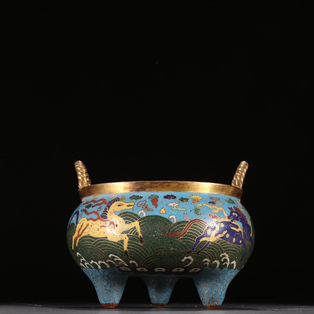 A Ming Dynasty bronze-bodied cloisonne horse-patterned incense burner: Ming Dynasty bronze-bodied cloisonne horse-patterned incense burner SIZE: H:11cm W:13.5cm W:663.5g (The Dimensions Of All Batches Are Manually Measured.If You Need More Detailed Information, Please Co