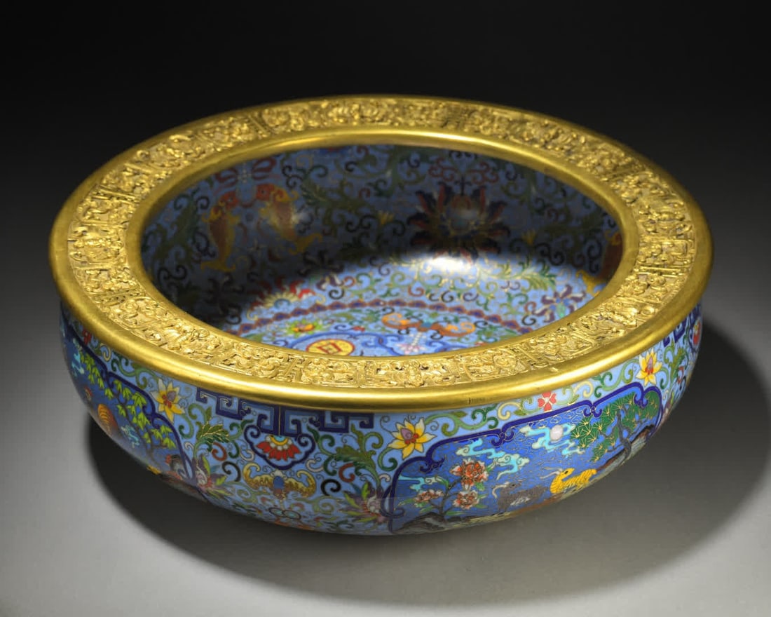 A Qing Dynasty cloisonne enamel treasure bowl: A cloisonne enamel treasure bowl from the Qing Dynasty SIZE: H:13cm W:37.5cm W:10.65kg (The Dimensions Of All Batches Are Manually Measured.If You Need More Detailed Information, Please Contact Our Cu