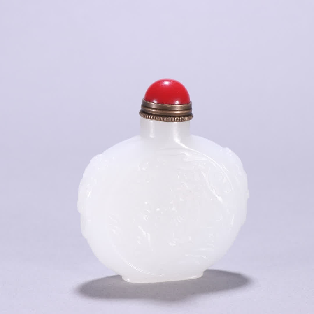 A snuff bottle featuring a Qing Dynasty Hetian jade character story: Qing Dynasty Hetian jade character story snuff bottle SIZE: H:6.1cm W:5.3cm W:71.5g (The Dimensions Of All Batches Are Manually Measured.If You Need More Detailed Information, Please Contact Our Custo