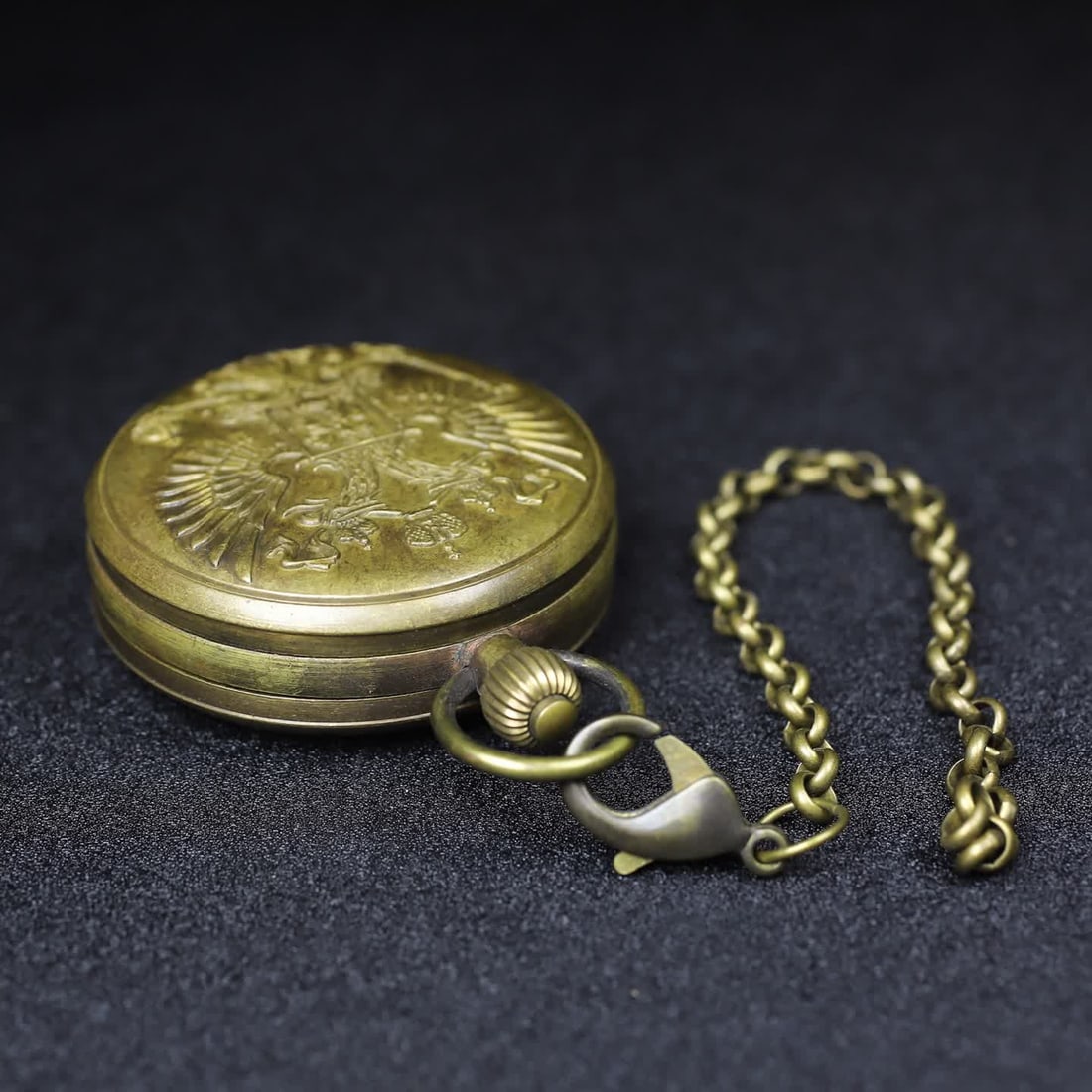 A late Qing dynasty copper case two-and-a-half-hand movement pocket watch: Late Qing dynasty copper case pocket watch with two-and-a-half-hand movement SIZE: D:5.5cm (The Dimensions Of All Batches Are Manually Measured.If You Need More Detailed Information, Please Contact Ou
