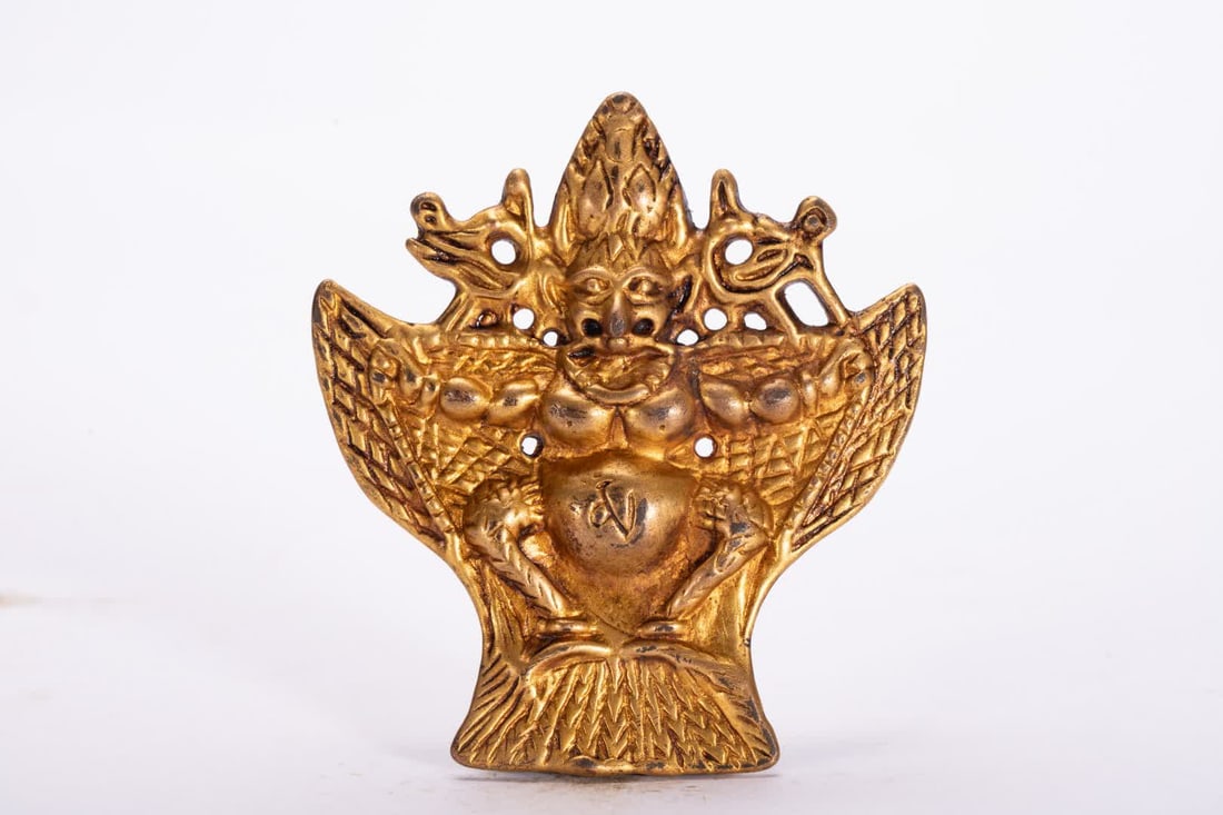 One is a Qing Dynasty gilt bronze roc: Qing Dynasty gilt bronze roc bird SIZE: L:7cm W:6.5cm W:50g (The Dimensions Of All Batches Are Manually Measured.If You Need More Detailed Information, Please Contact Our Customer Service Before Biddi