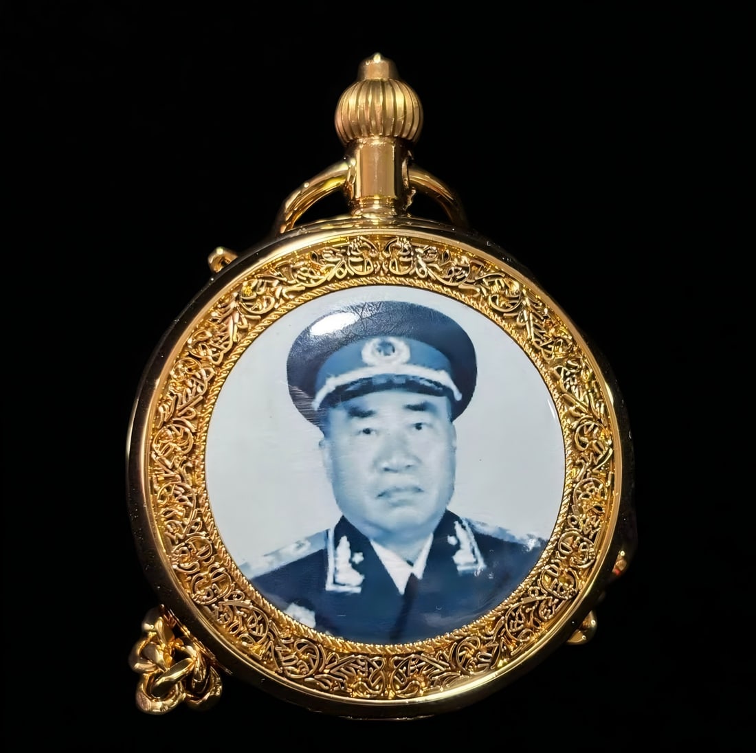 A Marshal Zhu De themed commemorative pocket watch: Marshal Zhu De's themed commemorative pocket watch SIZE: D:5cm (The Dimensions Of All Batches Are Manually Measured.If You Need More Detailed Information, Please Contact Our Customer Service Before Bi