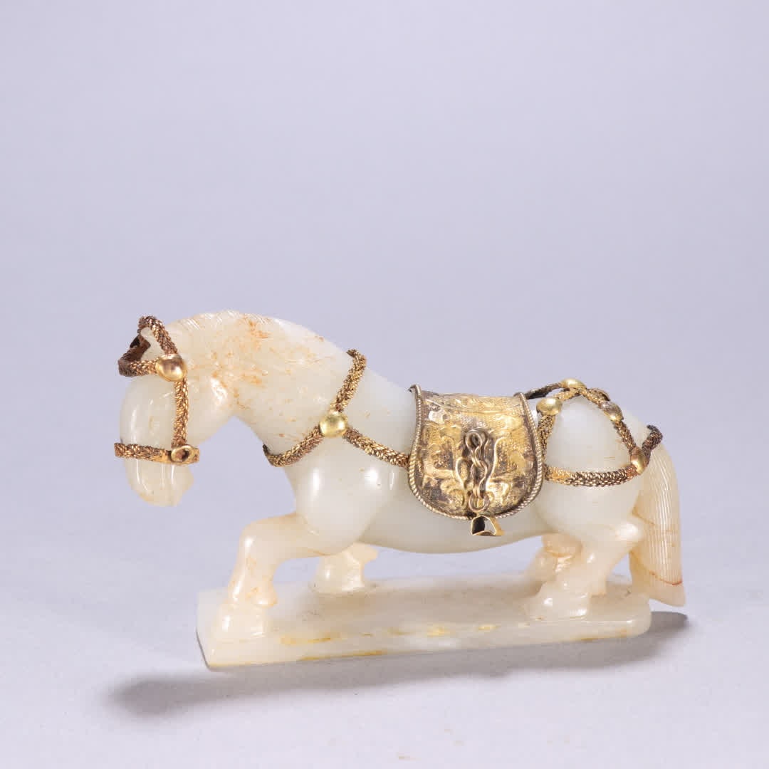 A Liao Jin Hetian jade wrapped golden horse ornament: Liao and Jin Hetian jade envelope gold horse ornaments SIZE: H:6.6cm W:10.9cm W:242.1g (The Dimensions Of All Batches Are Manually Measured.If You Need More Detailed Information, Please Contact Our