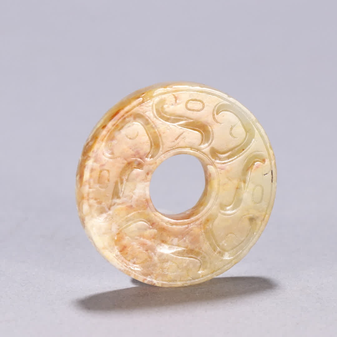 A tall ancient jade bi: Ancient jade discs SIZE: W:4.3cm W:20.9g (The Dimensions Of All Batches Are Manually Measured.If You Need More Detailed Information, Please Contact Our Customer Service Before Bidding.)