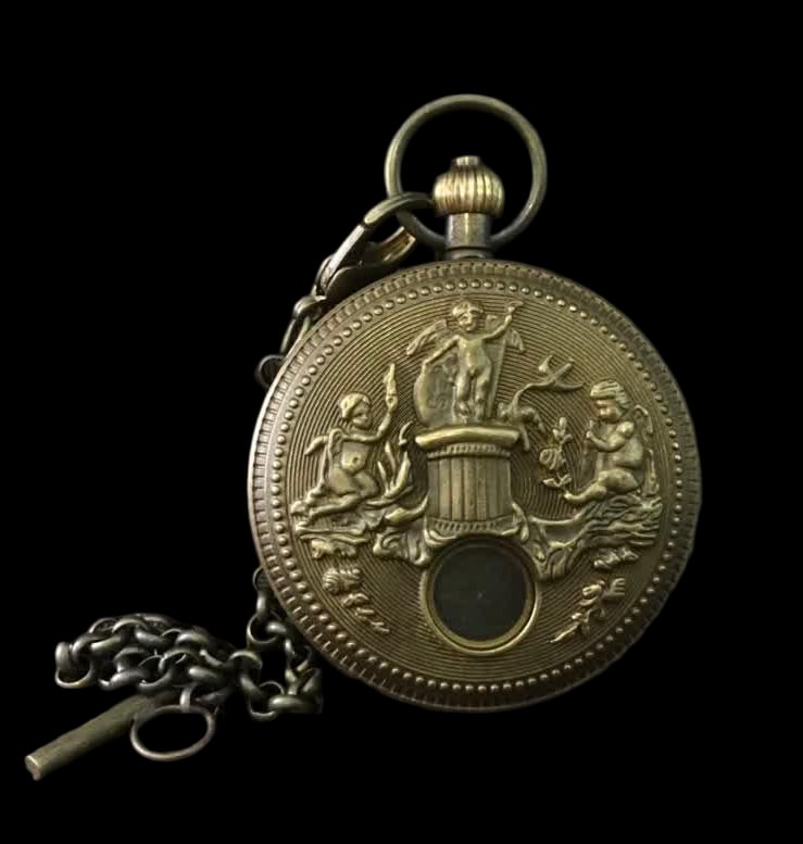 A late Qing dynasty double-leaf pure copper pocket watch: Late Qing Dynasty double-leaf pure copper pocket watch SIZE: D:55mm (The Dimensions Of All Batches Are Manually Measured.If You Need More Detailed Information, Please Contact Our Customer Service