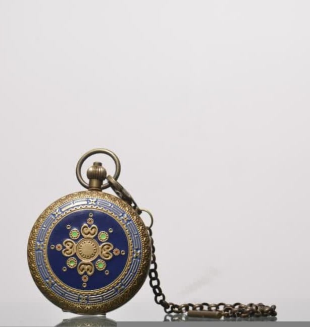 A late Qing dynasty brass inlaid enamel Baroque style pocket watch: A late Qing brass inlaid enamel Baroque pocket watch SIZE: D:5.5cm (The Dimensions Of All Batches Are Manually Measured.If You Need More Detailed Information, Please Contact Our Customer Service Befor