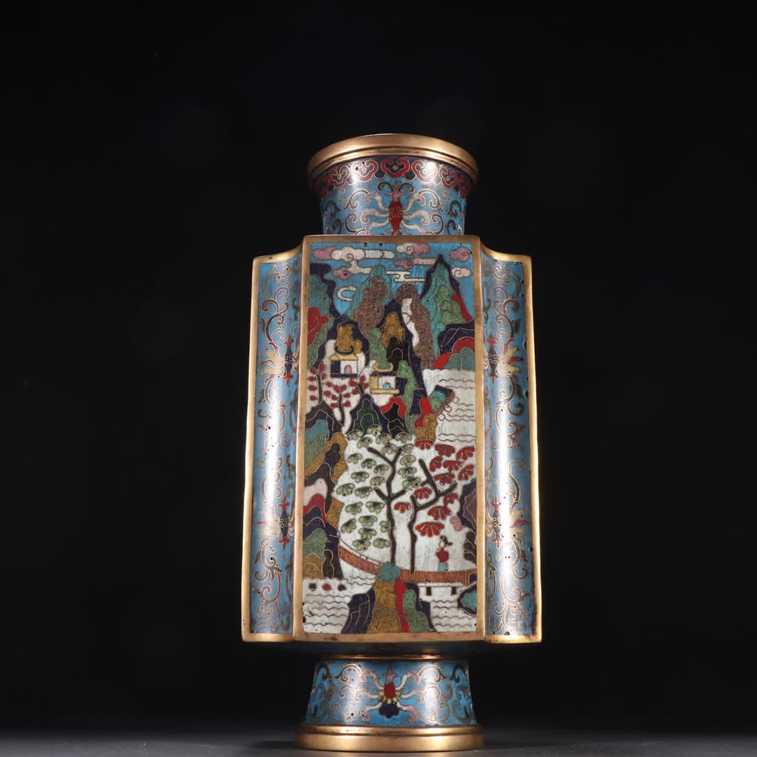 A Qing Dynasty bronze-bodied cloisonne landscape appreciation vase: Qing Dynasty copper-bodied cloisonne landscape appreciation vase SIZE: H:25cm W:11.2cm W:1658.5g (The Dimensions Of All Batches Are Manually Measured.If You Need More Detailed Information, Please Cont