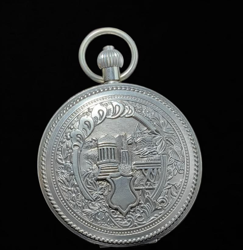 A late Qing dynasty double-open pocket watch: In the late Qing dynasty, I open my pocket watch in pairs SIZE: D:55mm (The Dimensions Of All Batches Are Manually Measured.If You Need More Detailed Information, Please Contact Our Customer Service B
