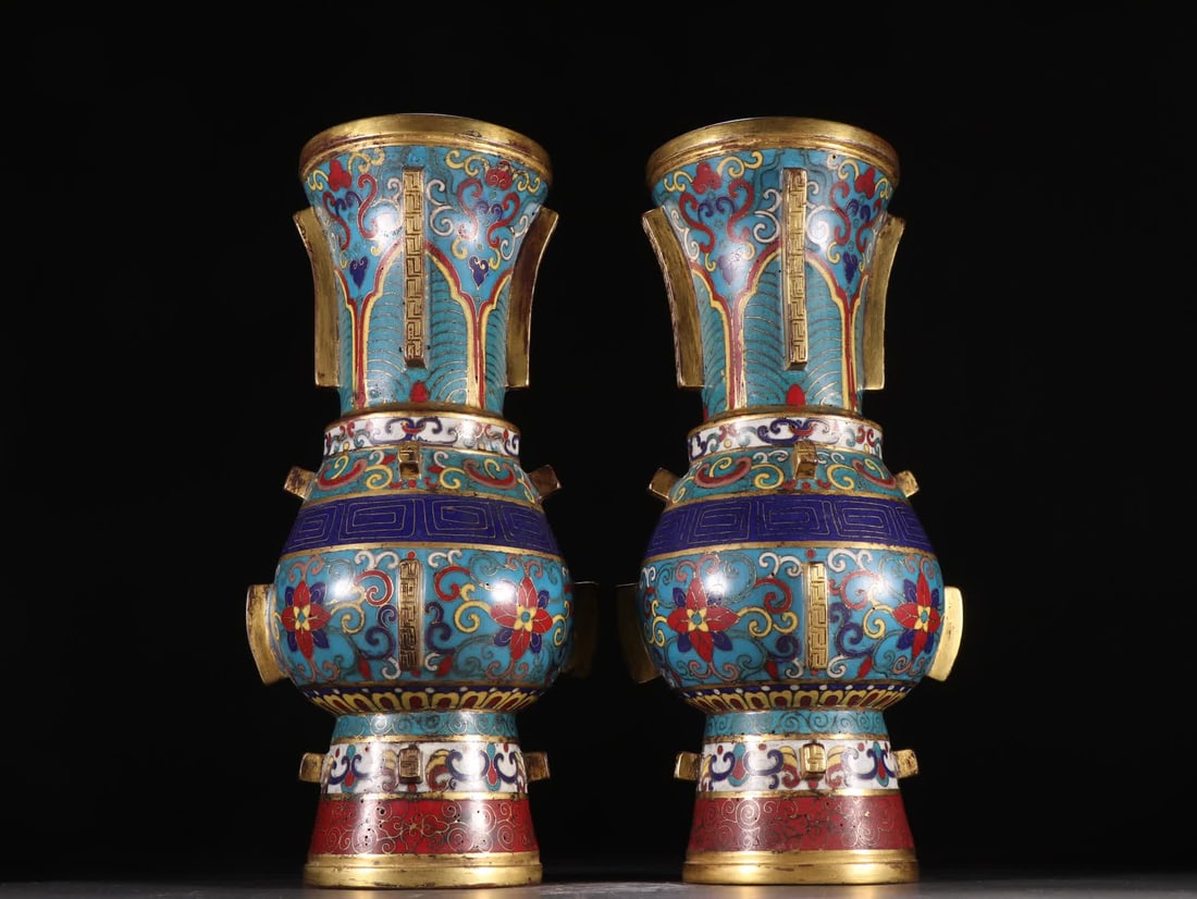 A pair of Qing dynasty bronze gilt cloisonne halberd flower goblets with halberd flowers: Qing Dynasty: A pair of gilt bronze cloisonne halberd flower gugs SIZE: H:27.5cm W:13.6cm Each W:1363.8g (The Dimensions Of All Batches Are Manually Measured.If You Need More Detailed Information, Ple